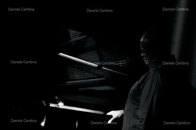 Hugh Masekela (4)